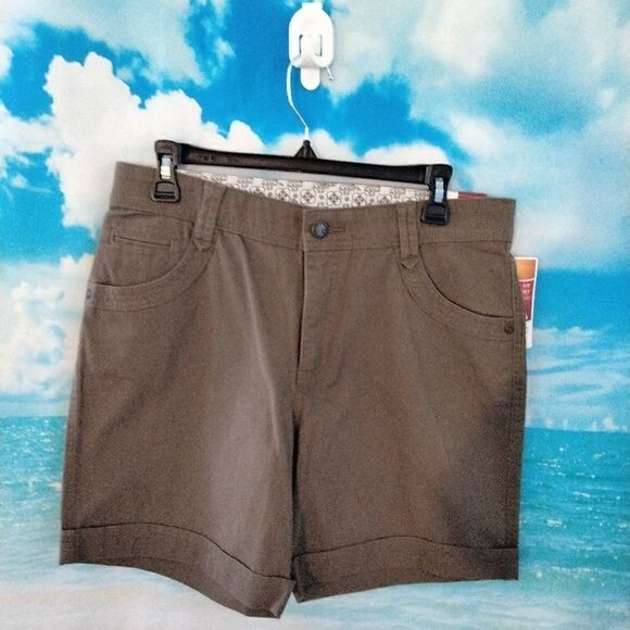 NWT: Lee comfort fit woman's shorts. - Picture 2 of 9